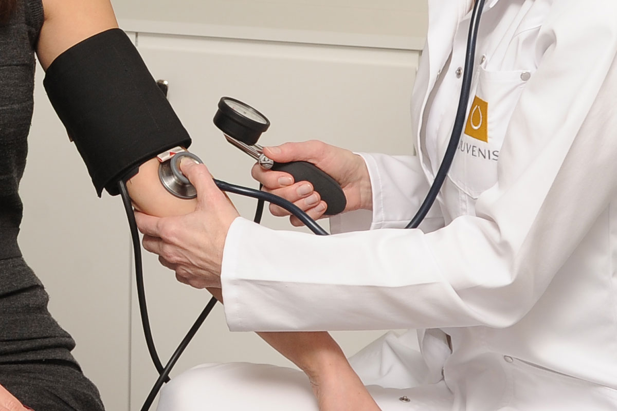 Blutdruck messen: Allgemeinmedizin bei JUVENIS