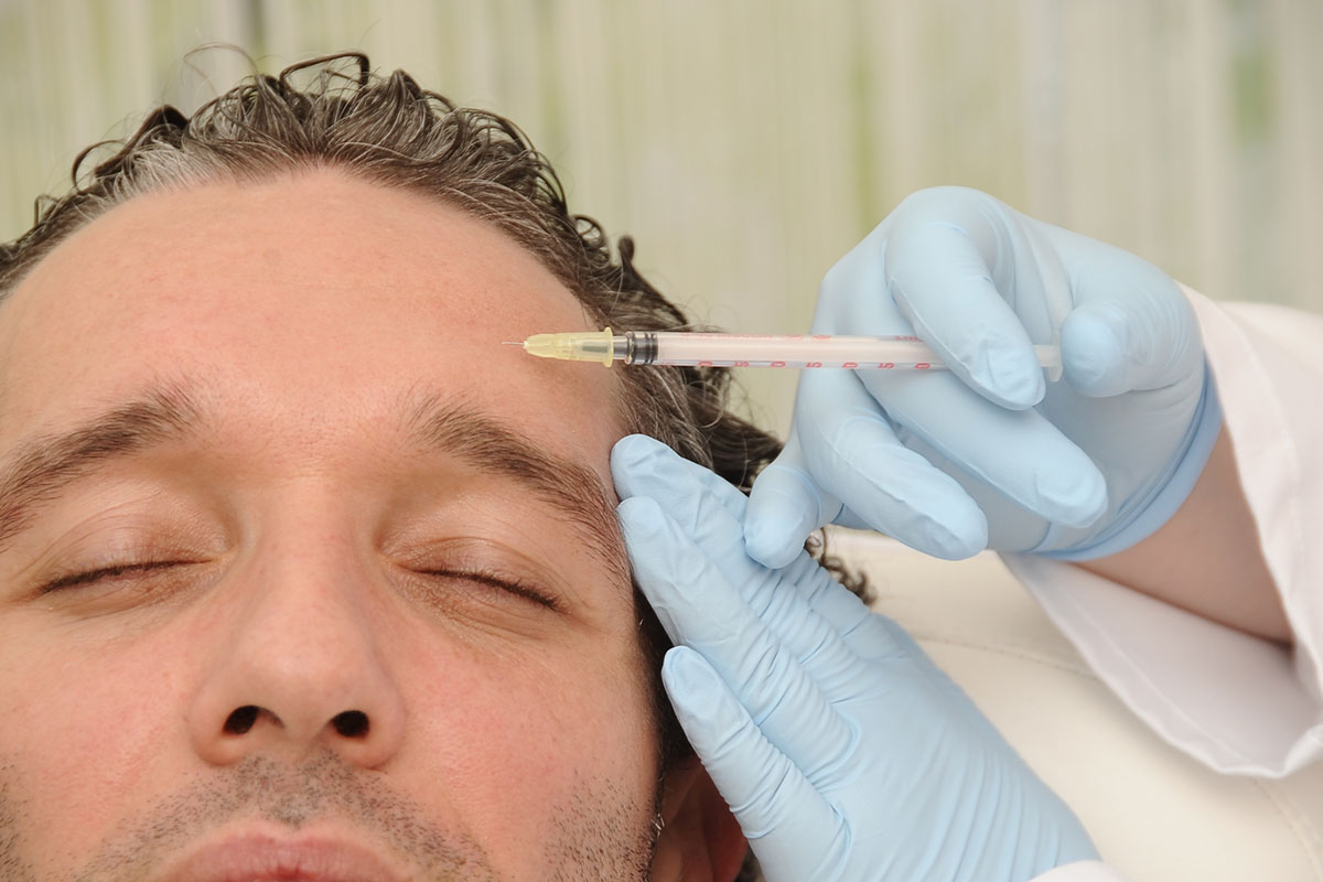 Botox Injektion in die Stirn gegen Migräne