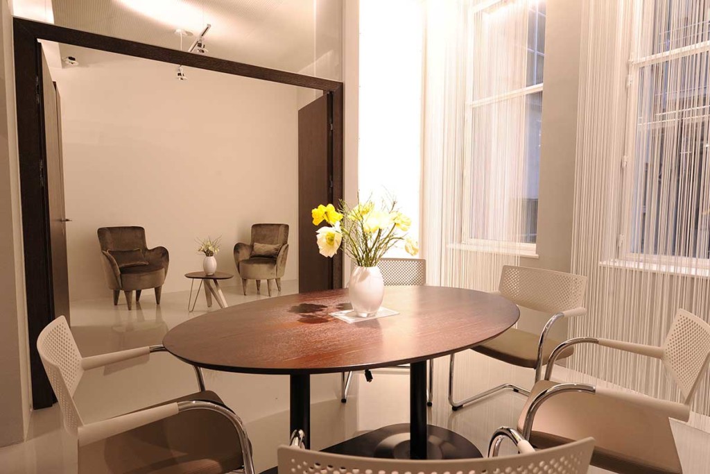 Psychotherapie bei JUVENIS: Sprechzimmer Zwangsstörungen Hände waschen