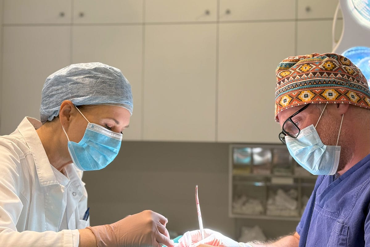 Dermatochirurgie bei JUVENIS: Dr. Kopp und Dr. Moser