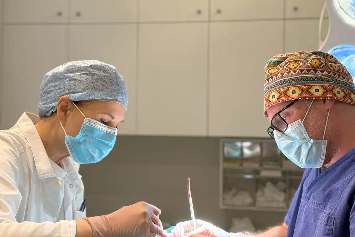 Dermatochirurgie bei JUVENIS: Dr. Kopp und Dr. Moser